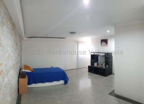 Imagen 12 de 18 de Hermosa Casa Ubicada En Urbanismo Privado Al Este De La Ciudad Y Con Vigilancia Permanente. 0412780070 Cod Mls 22-9662