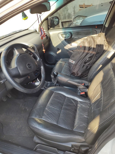 Imagem 8 de 10 de Chevrolet Corsa Sedan 2007 1.8 Maxx Flex Power 4p