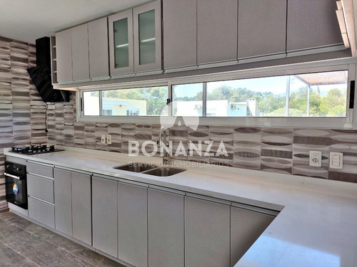 Imagen 9 de 28 de Piriápolis, Los Ángeles. Casa En Venta. 3 Dormitorios, 2 Baños.