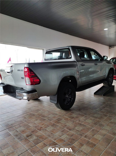 Toyota Hilux 2.4 D.cab. T.dsl Sr
