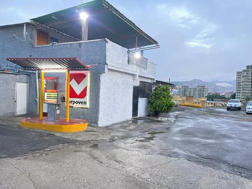 Gran Estacionamiento Para Más De 350 Carros. 3800m2 Incluye Una Casa De Dos Plantas