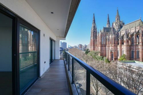 Semipiso De Dos Dormitorios, Balcon Y Cochera.