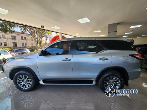 Toyota Hilux SW4 2.8 D-4D TURBO DIESEL SRX 7L 4X4 AUTOMÁTICO