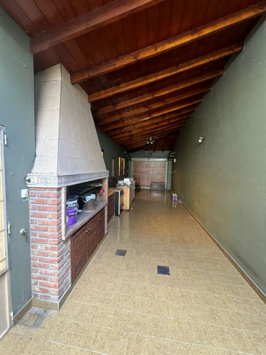 Casa En Venta En Isidro Casanova