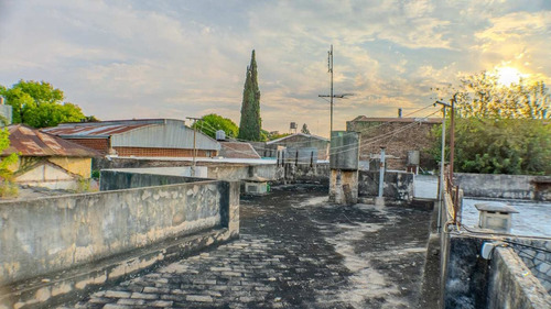 Casa De Pasillo En Venta Con Con Patio Y Terraza