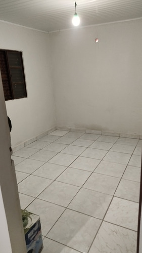 A Casa Tem 2 Quarto , 1 Banheiro