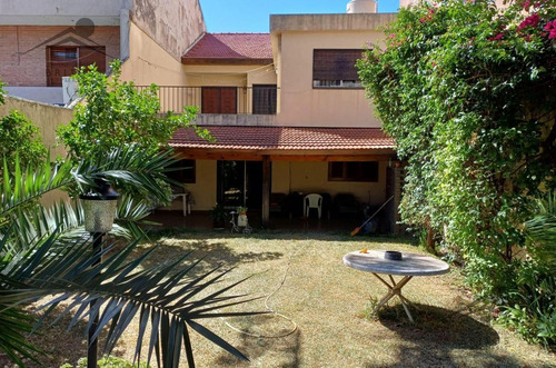 Venta De Imponente Y Solido Chalet En El Centro De Ramos Mejía!