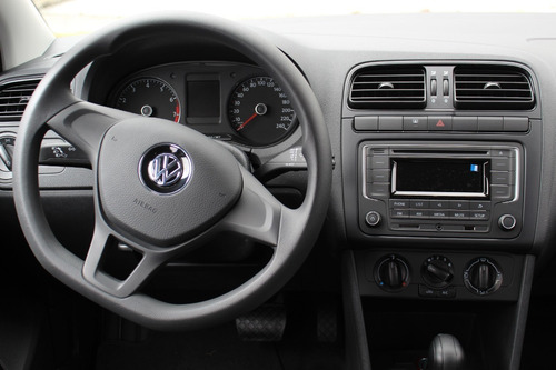 Imagen 8 de 10 de Volkswagen Polo Starline 2021 Rojo