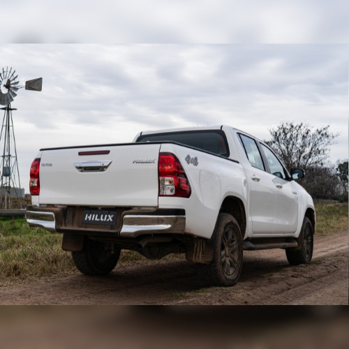 Hilux 4x4 Dc Srv 2.8 Mt 2024