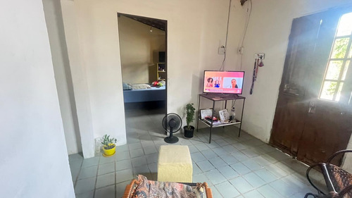 Casa De 6 Cômodos Com Área Livre