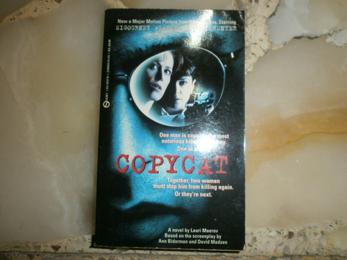 Copycat Lauri Maerov A Signet Book Penguin Group New York 95 (Usado)