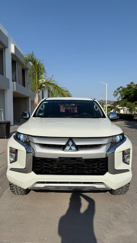 Mitsubishi L200 2.4 Cabina Doble 4x2 Mt