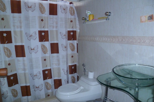 Imagen 9 de 14 de Venta Amplia Y Cómoda Casa De 1.199mts. Cumbres De Curumo En Calle Cerrada