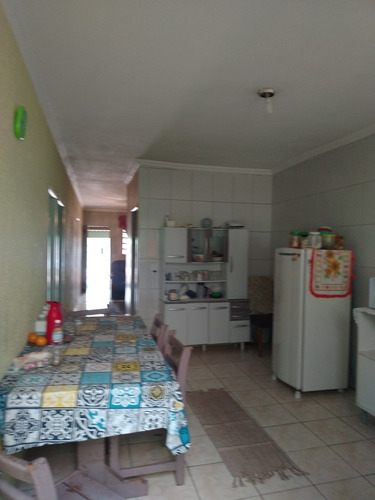 Imagem 6 de 8 de Casa Com Três Dormitórios Sala Cozinha Banheiro, Dispensa