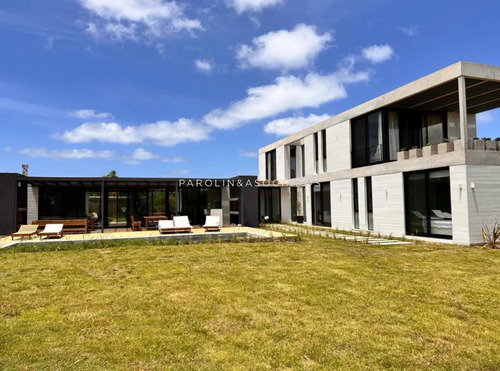 Casa En Venta De 4 Dormitorios En Club Del Mar, José Ignacio