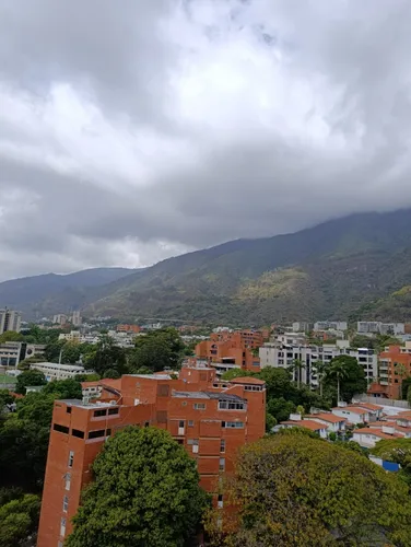 Se Alquila Apartamento En La Urb. Sebucan Con Vista Al Avila Y No Falta El Agua