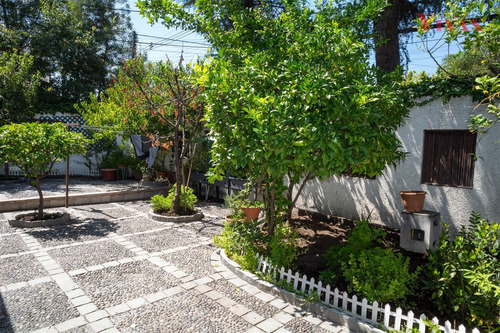 Casa En Venta De 5 Dorm. En Vitacura