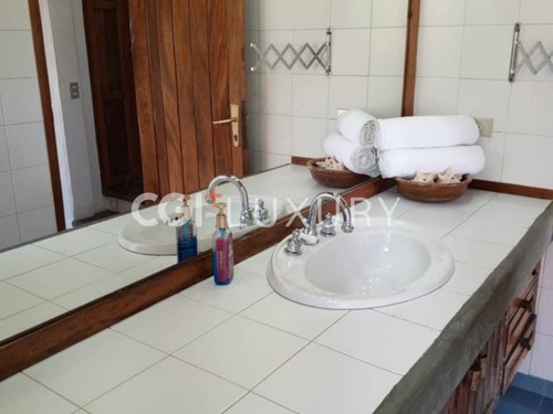 Cgi + Luxury Ofrece En Alquiler Vacacional Villa Retiro