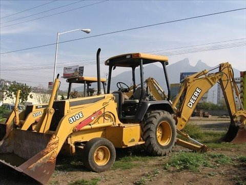 Imagen 5 de 6 de Alquiler Retroexcavadora Jumbo Compresor Compactadora