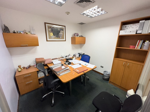 Lujosa Oficina De Venta En Torre Provincial