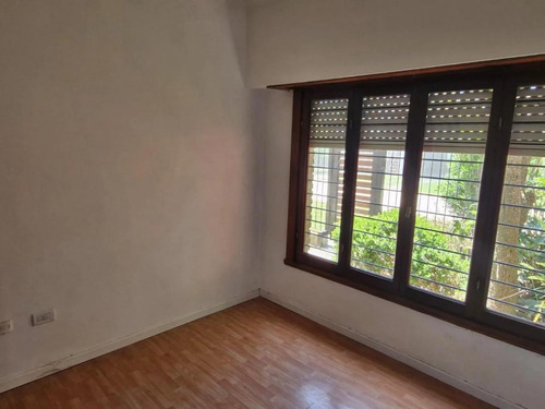 Casa En Venta - 2 Dormitorios 1 Baño - Cochera - 213mts2 - Mar Del Plata