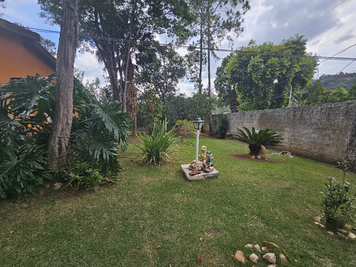 Belíssima Chácara Formada Com 2.400m2