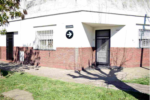 Venta. Casa Con Pileta. Tiro Suizo