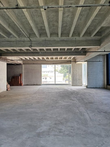Edificio Comercial En Venta 3.400 M2 - Urb. Las Mercedes