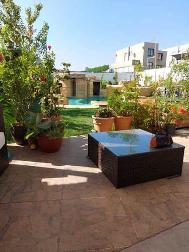 Casa Mediterránea En Condominio ,con Amplio Patio Privado