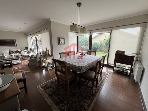 Linda Casa Moderna En Excelente Estado En Lomas De Montemar.