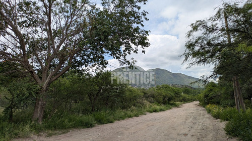 Capilla Del Monte - Barrio Villa Cielo. Excelente Inversión. Terreno De 2521 M2. Ubicación Ideal, A 100 Metros Del Ingreso A La Reserva Villa Cielo. Proyecto Aprobado.