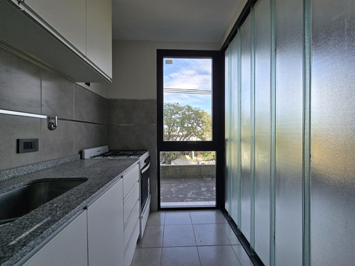 Semipiso De Un Dormitorio, Cocina Sectoriazada, Escritorio, Un Baño Y Dos Balcones, Cochera Opcional