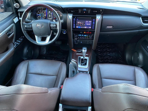 Imagem 7 de 10 de Toyota Hilux Sw4 Srx 2.8 Preto 2016