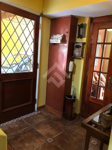 Casa En Venta De 5 Dorm. En Ñuñoa