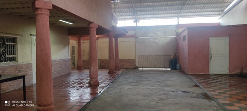 Imagen 4 de 10 de Galpón 650mts Con Casa De 2 Niveles, 2 Locales