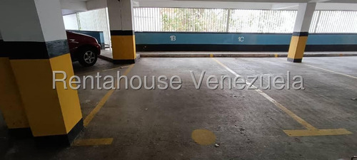 Alquiler De Departamento En Colinas De Bello Monte #25-9402