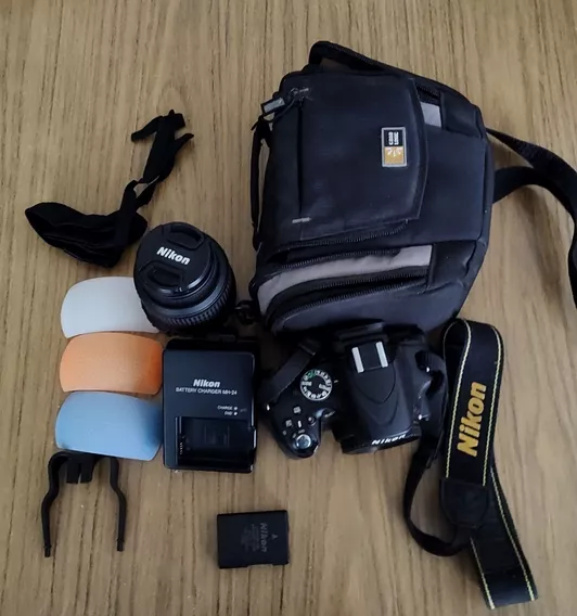 Cámara Nikon D5100 -casi Sin Uso, Con Funda, Caja Y Manuales