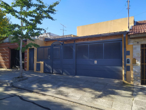 Imagen 20 de 30 de Casa Para 2 Familias C/garage Y Patio