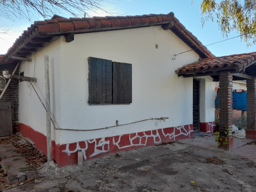 Vendo Buen Chalet Tradicional 5 Ambientes A Refaccionar 1 Cuadra De Ruta 3