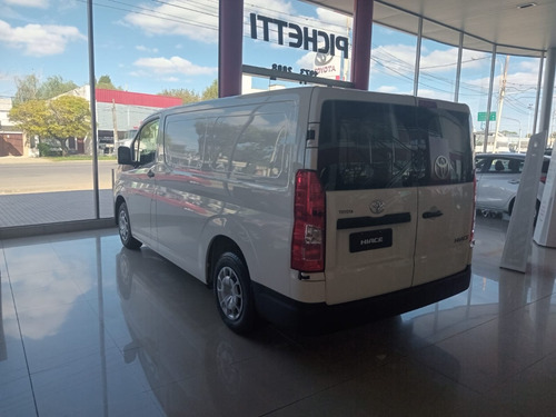 Toyota Hiace 2.8 Tdi Furgón 6at L1h1 3a 4p