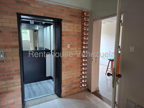 Juan Carlos González. De Oportunidad Renta House Carabobo Vende Apto. Res. Almendron Suites Urb Campo Alegre Valencia Mls #26-115 Rah/jcg.
