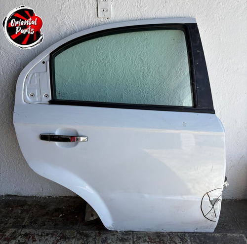 Puerta Trasera Derecha De Chevrolet Aveo Trasera Derecha Blanco (Usado)