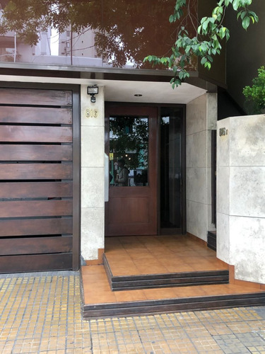 Piso De Categoría En Venta  3 Dormitorios Y Balcón Al Frente