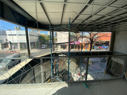 Imagen 4 de 5 de Alquilo Importante Esquina Sobre Alvear 250 Mts2 Con Espacio Aereo