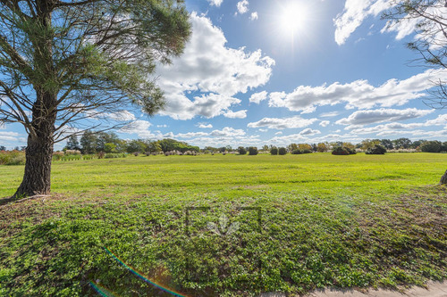 Venta Lote De 2074 Mts - Barrio Everlinks - Frente Al Golf - Excelente Ubicacion