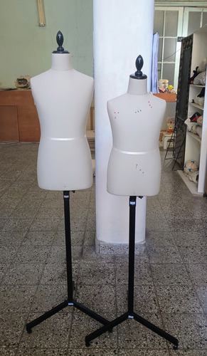 Maniquíes Para Modista De Niño Y Niña. Tiza