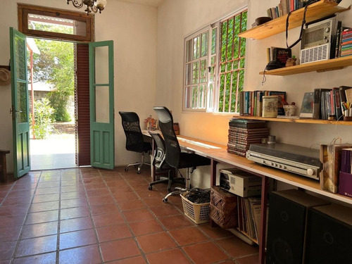 Venta Casa 3 Ambientes Con Jardín Y Cochera Bernal