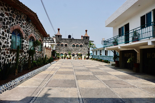 Propiedad Remodelada Sobre Carretera Cuernavaca Tepoztlan