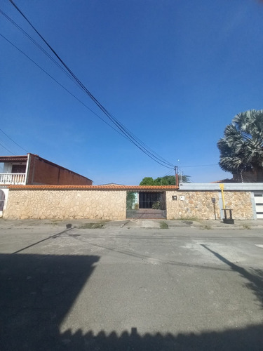 Se Vende Comoda Casa En Orticeño, Palo Negro 007jsc