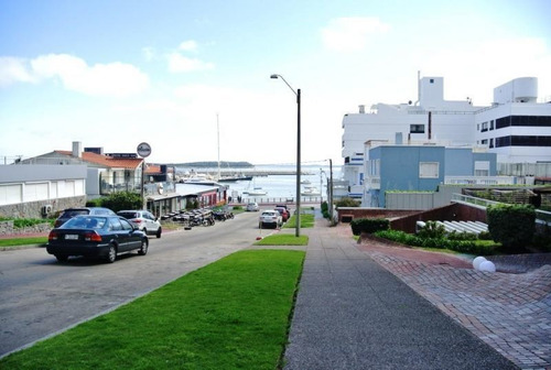 Local | Av. Gorlero